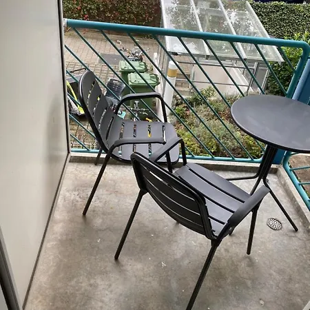 1 Zimmer City Mit Balkon
