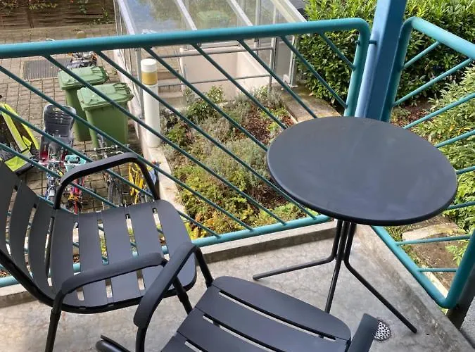 1 Zimmer City Mit Balkon